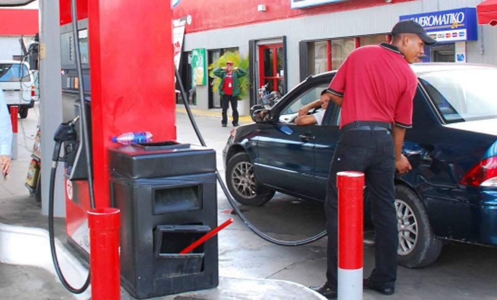 Suben dos pesos a la gasolina premium y uno a