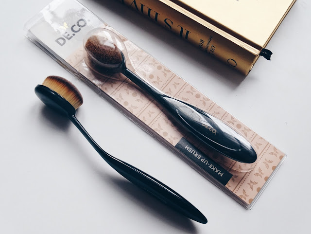 Toxic duo кистей лимитированный набор. нестандартные кисти афиша. кисти для лица набор deco отзывы. De co. De co.