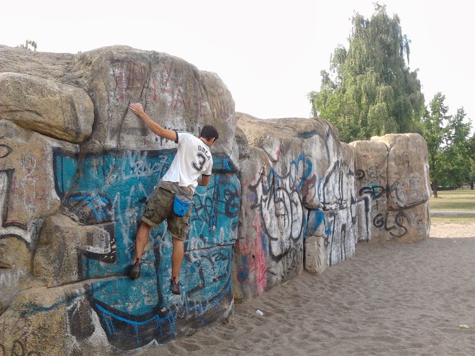 Climbing in Berlin Public Boulder in Volkspark Friedrichshain