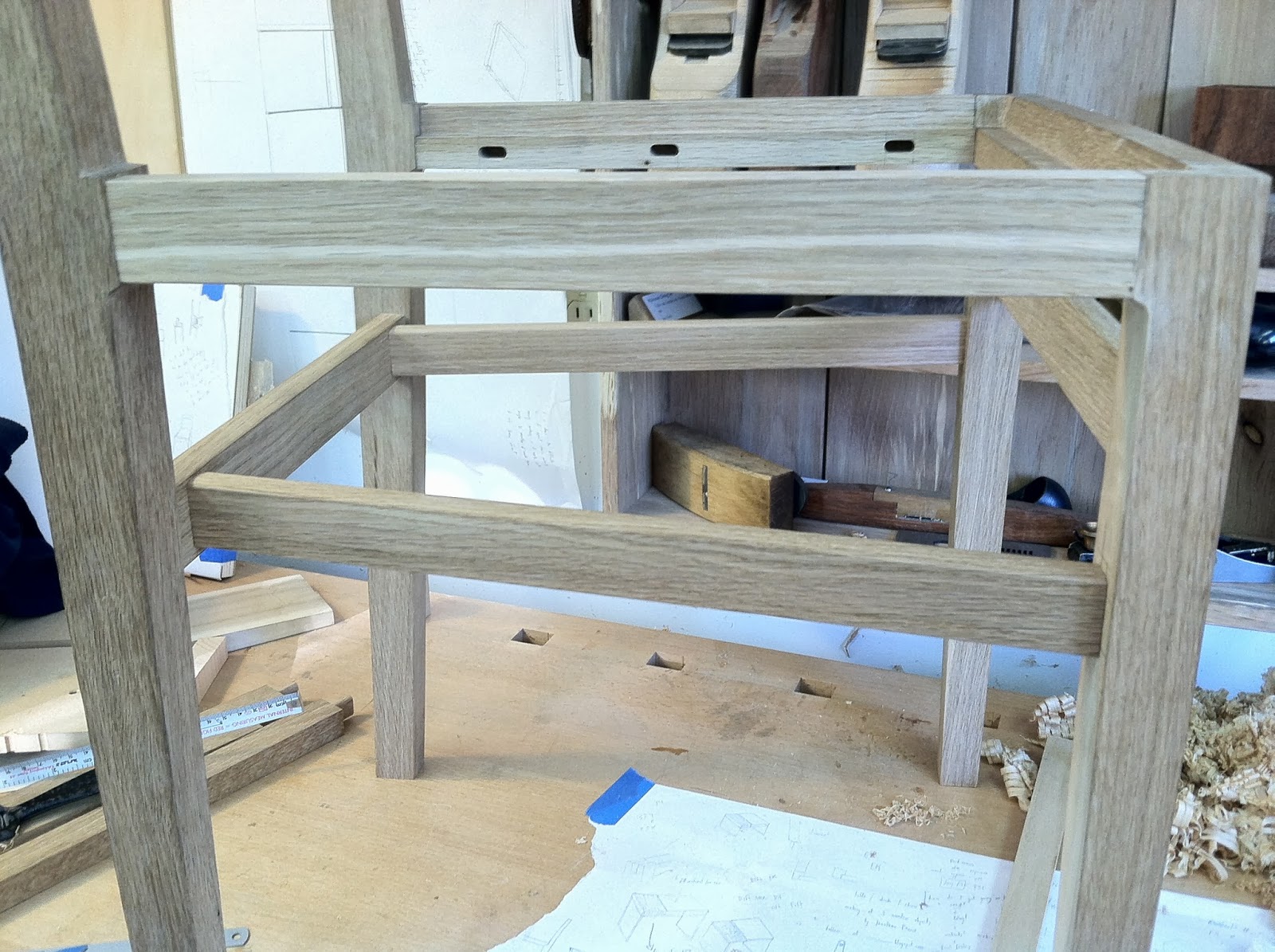 table / desk / chair Stretchers