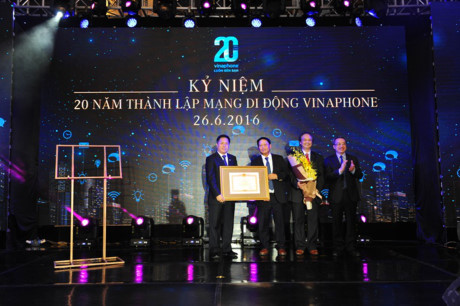 Mung sinh nhat 20 tuoi, VinaPhone khuyen mai len den 10 ti dong - Anh 2