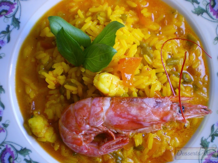 Arroz caldoso a la albahaca con gambones