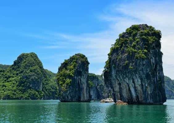 Ο κόλπος Ha Long: Ένα εντυπωσιακό θαλάσσιο σκηνικό Ο κόλπος Ha Long: Ένα εντυπωσιακό θαλάσσιο σκηνικό