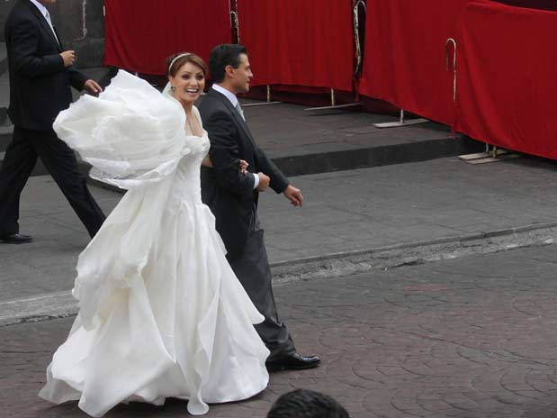 Red Carpet Wedding: Angélica Rivera and Enrique Peña Nieto - Red Carpet ...