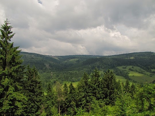 Masyw Wielkiej Sowy (Wielką Sowę widać w środkowej części zdjęcia).