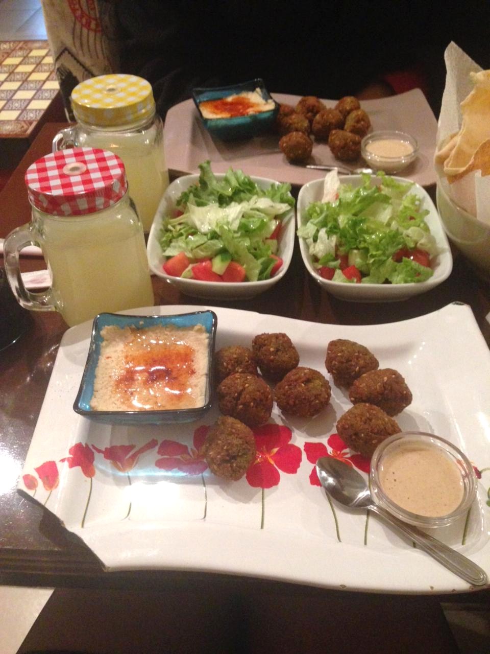 falafel menü ve ev yapımı limonata...anne yemeği lezzetinde