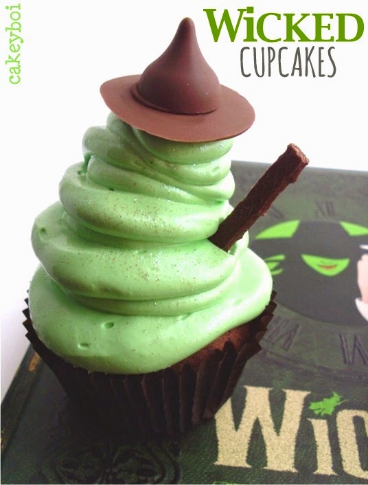 chocolate mint cupcakes with an homage to wicked the musical
