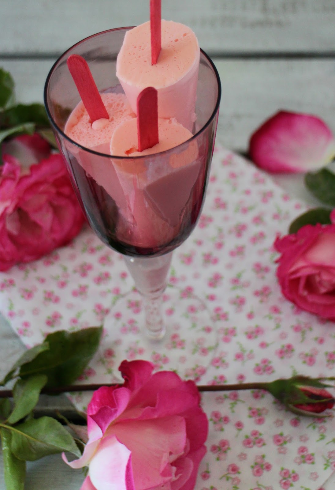 roses-and-cream-icecream, polos-de-nata-y-rosas