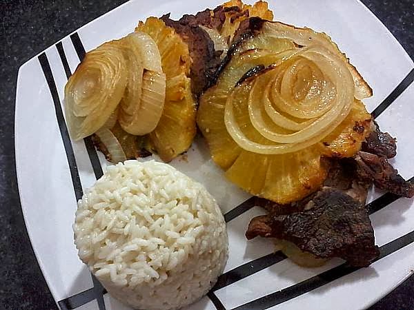 carne assada com abacaxi e cebola Receita de carne assada com abacaxi e cebola