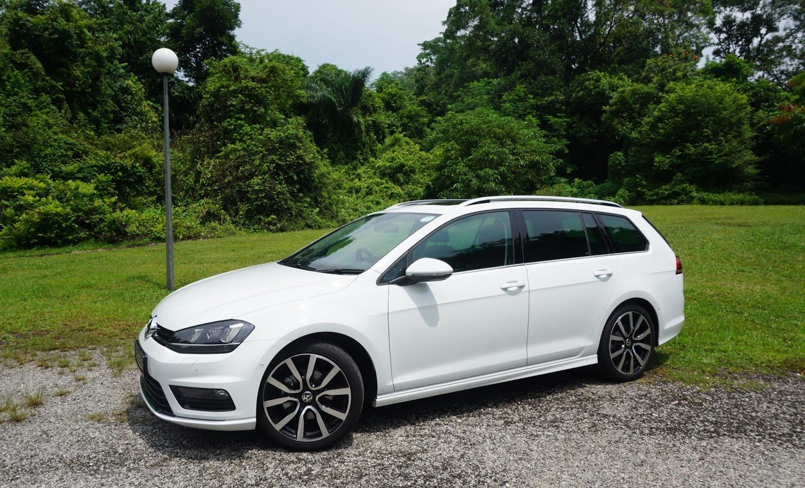 Shaun Owyeong: Volkswagen Golf Variant 1.4 TSI Car Review