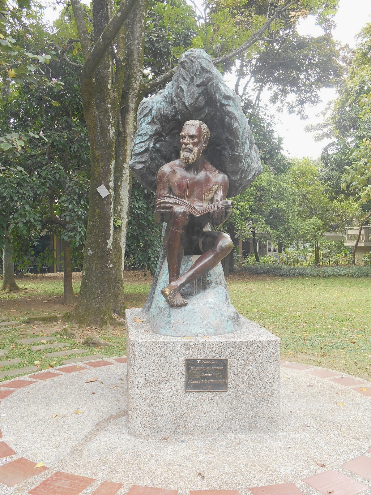 Esculturas de Colombia: El maestro: formador de futuro - Alonso Ríos ...