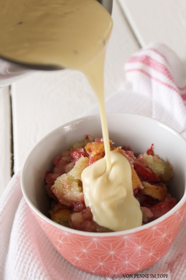 Penne im Topf: Erdbeer-Cobbler mit Englischem Vanillepudding