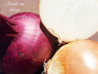 Cabelos mais fortes e saudáveis com cebola