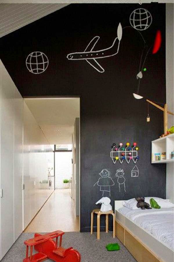 20 Ideas para Decorar una Habitación de Niños con una Pared de Pizarra