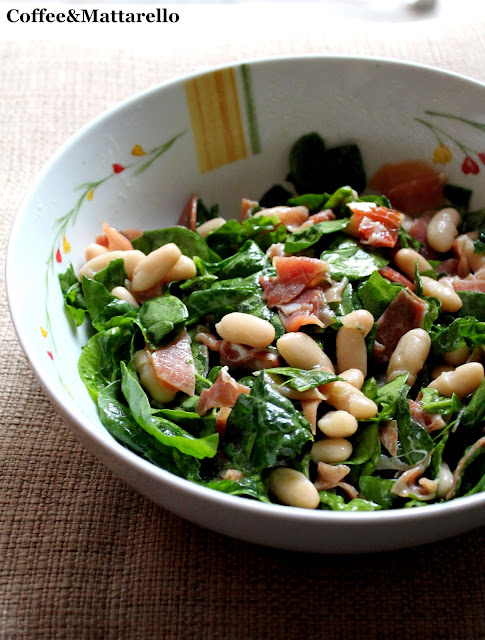 insalata di spinaci novelli, fagioli cannellini e prosciutto crudo