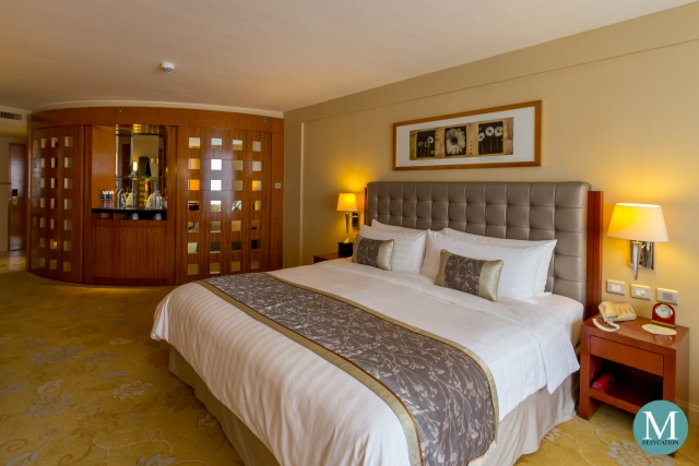 Deluxe Harbour View Room at Kowloon Shangri-La, Hong Kong