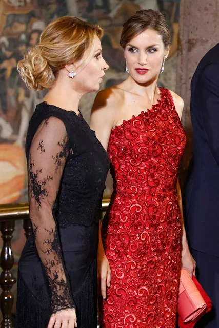 Queen Letizia and King Felipe VI of Spain attend a dinner given by Mexican President Enrique Peña Nieto and his wife First Lady Angelica Rivera