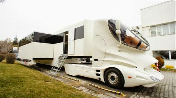 50 fantastic luxury motor-homes on wheels!