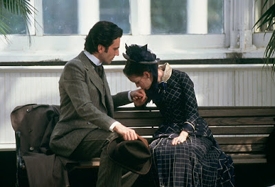 Daniel Day-Lewis and Winona Ryder in The Age of Innocence (1993)