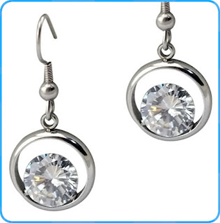 Charming earring with sparkling zircon