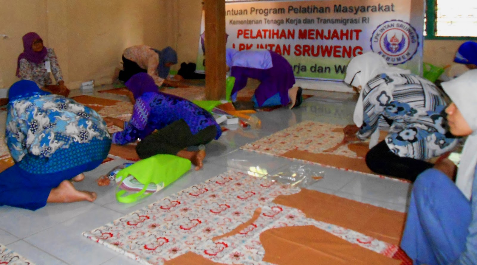 Pelatihan Masyarakat POTONG KAIN, JAHIT KUPNAT DAN UJI