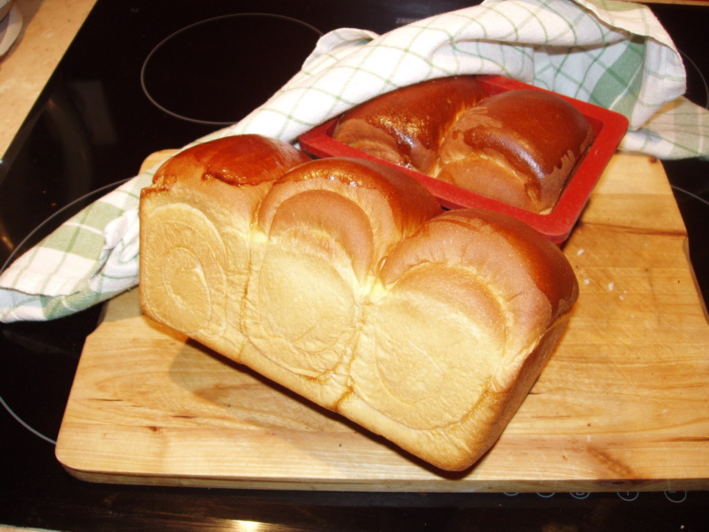 Chleb wyjęty z formy