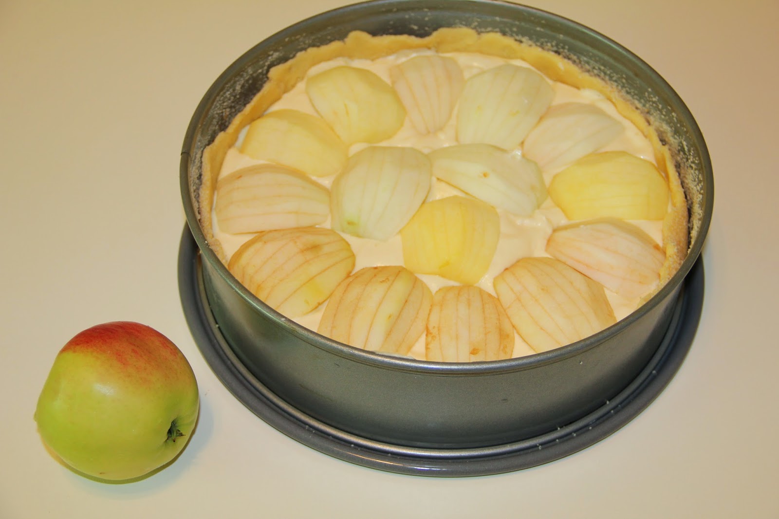 Apfelkuchen mit Knusperstreuseln / Яблочный пирог с хрустящей крошкой ...