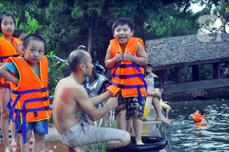 Nghi he, tre nho no nuc tam mat, dua nghich duoi ao lang nghin nam tuoi tai Thu do - Anh 2