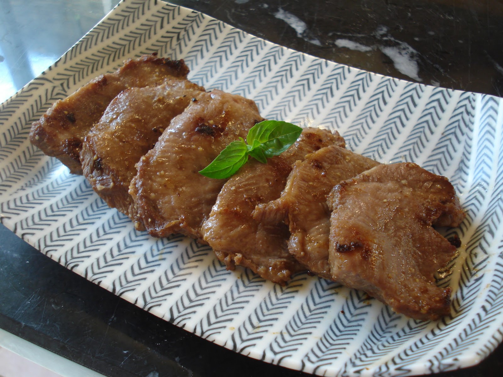 鄭立勳 。常滿。Bountiful。Mandy Cheng Grilled tongue