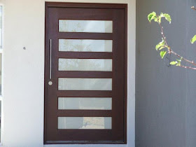 http://ruangrumahkita.blogspot.com/2013/07/model-pintu-minimalis-10-gambar.html