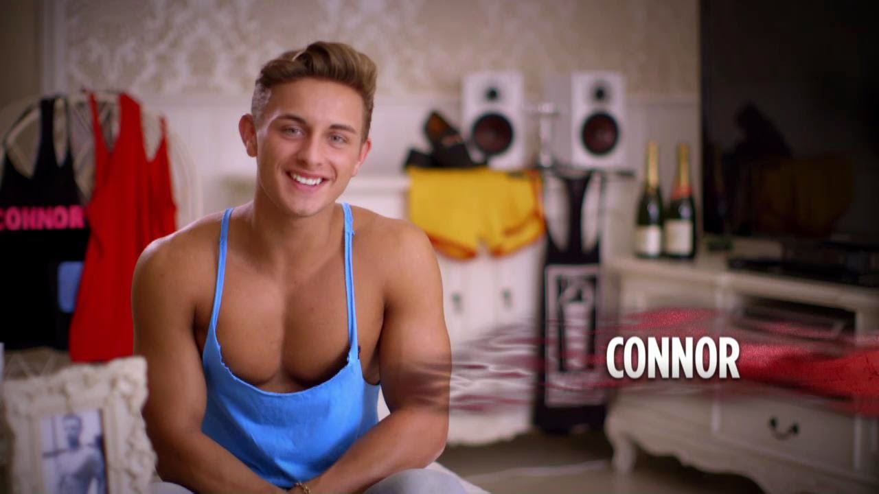 Connor Hunter & his gorgeous naked bum in Ex On The Beach S02 E01! http...