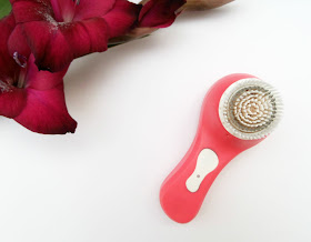 The Magnitone Lucid The Fashion Series Pink Brush