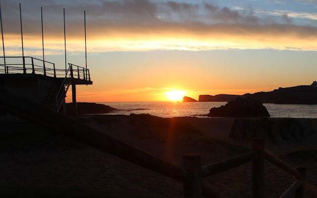 Amanecer en la playa de San Juan de la Canal. Costa Quebrada. Cantabria