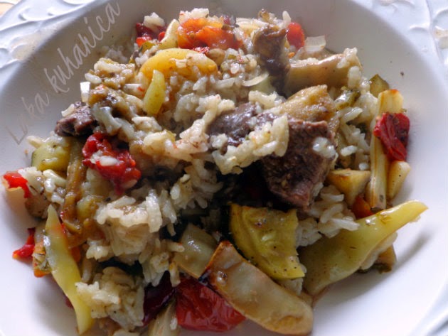 Beef blade, vegetables and rice casserole by Laka kuharica: tender chunks of meat with vegetables and rice make this casserole exceptionally tasty.