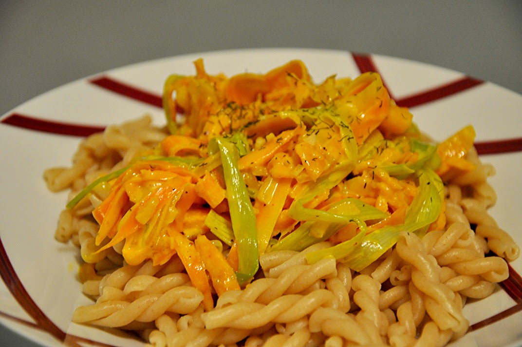 Tasty Guilty Pleasures Plat Pâtes au saumon fumé avec julienne de