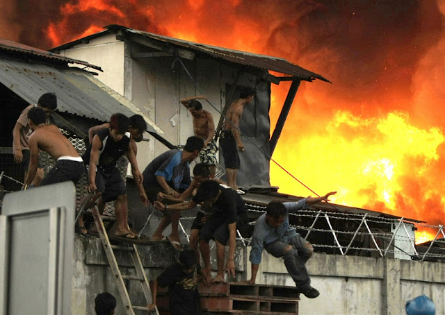 The Big Wobble - this is horrible Pb-120511-philippines-shanty-fire-nj-04.photoblog900