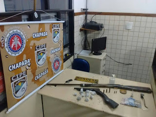 Operação conjunta entre CIPE CHAPADA e RONDESP apreende armas e drogas em Ruy Barbosa