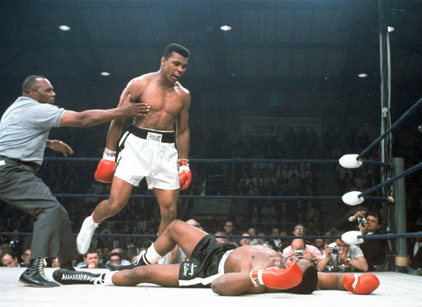 Muhammad Ali Greatest Victory Liston KO Hoodie Boxing Spotlight Legend Sweater Muhammad Ali Greatest Victory Liston KO Hoodie Boxing Spotlight Legend Sweater