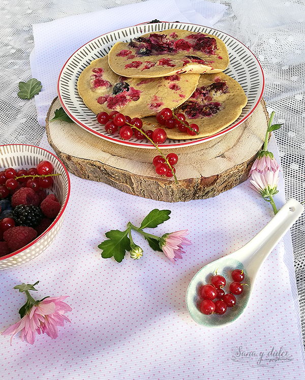 Pancakes de Avena y Frutos Rojos — Nunca es demasiado dulce