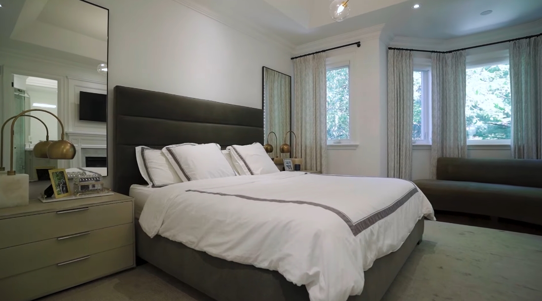 Tour 100 Snowdon Ave, Toronto vs. 43 Interior Design Photos