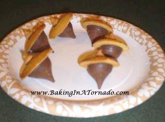 Candy Acorns | www.BakingInATornado.com |  #recipe