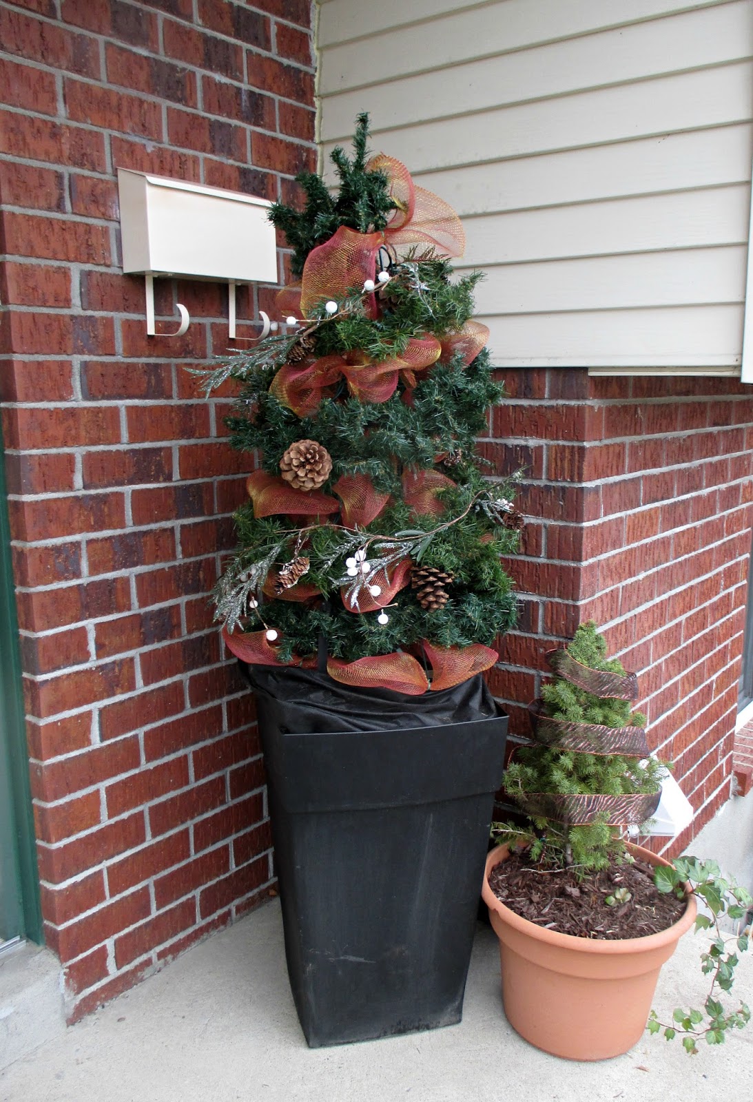 in no time at all you can make a tomato cage christmas tree like this it all started when i found a roll of deco mesh at a bargain store for 299 - Tomato Cage Christmas Tree With Mesh in no time at all you can make a tomato cage christmas tree like this it all started when i found a roll of deco mesh at a bargain store for 299 - Tomato Cage Christmas Tree With Mesh