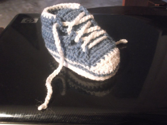 Bernat: Pattern Detail - Softee Baby - Baby Shower Booties (knit)