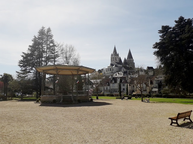 image of the Bandstand in Loches public gardens