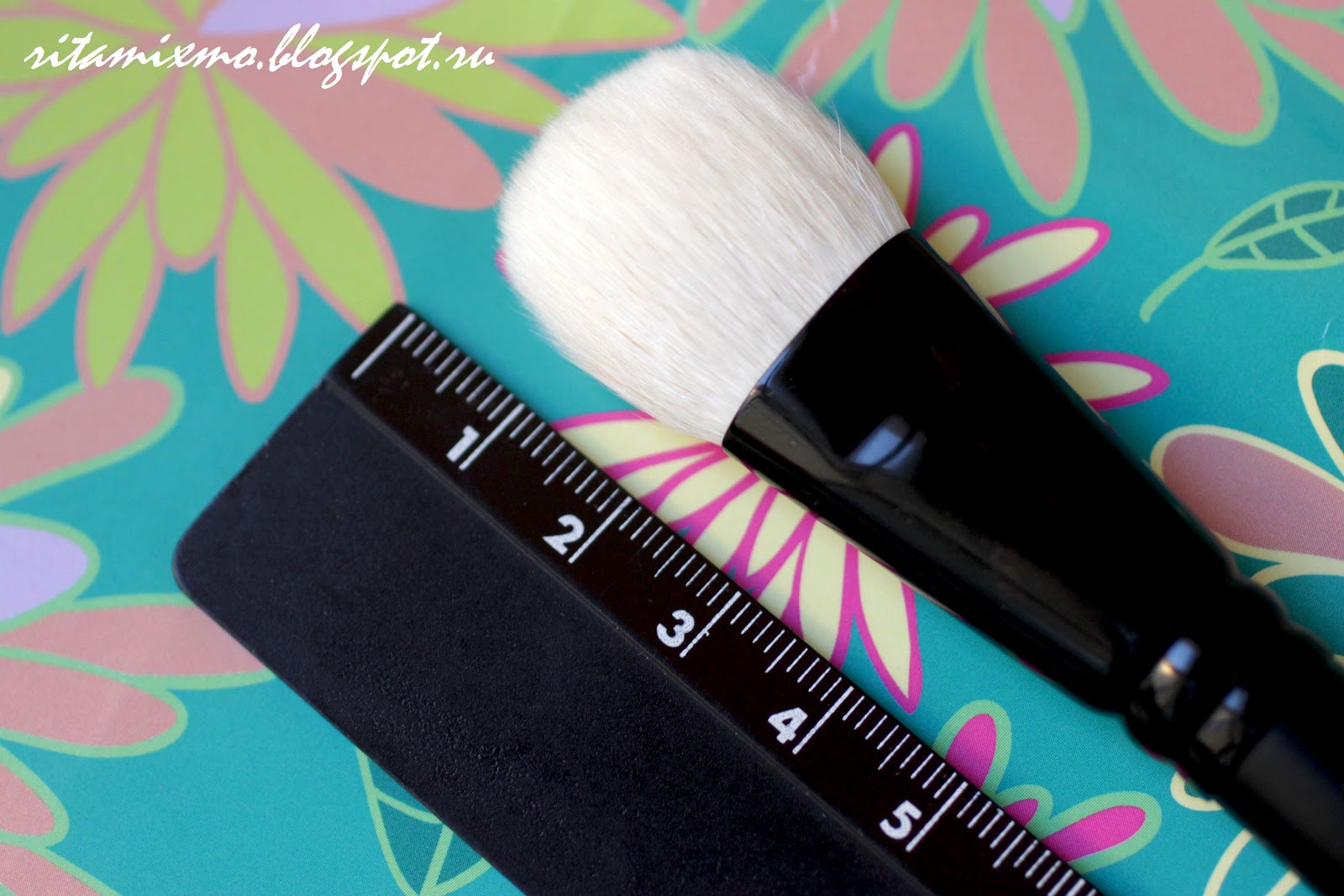 набор кистей с натуральным ворсом. кисть для румян летуаль. щетка для нанесения тонального крема. кисти для макияжа летуаль. кисть для пудры летуаль.