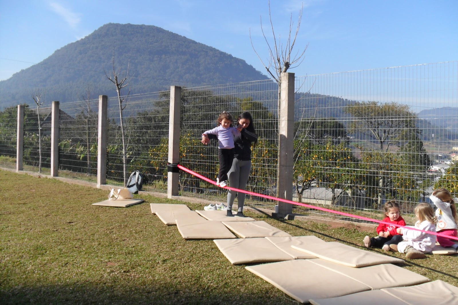 Escola Municipal de Educação Infantil Espaço da Criança: Slackline no ...