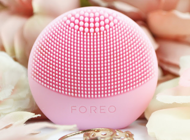 Pearl Pink Foreo Luna Play Cleansing Brush at Indulge Beauty, Review, Lovelaughslipstick Blog