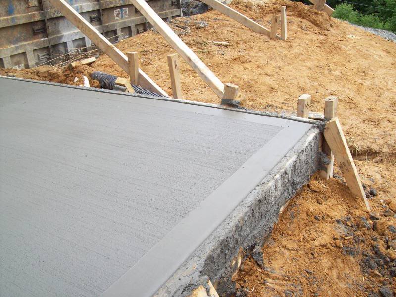 Mike and Lisa's World Chapter 64...Pouring A Concrete Patio & Angled Walls