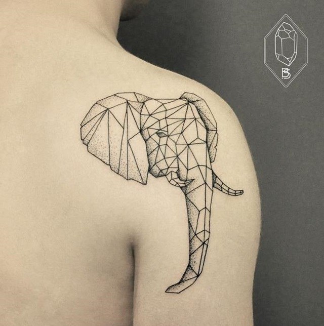 Tatuagem geométrica elefante