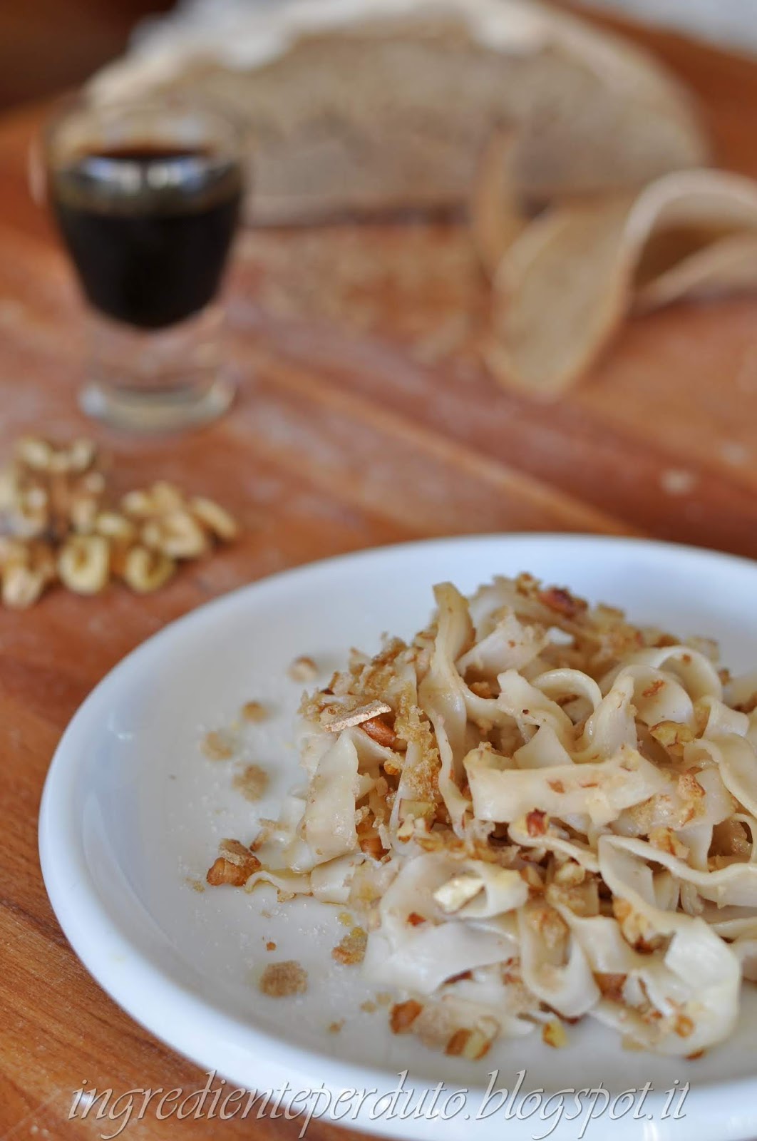 Maccheroni dolci con le noci per